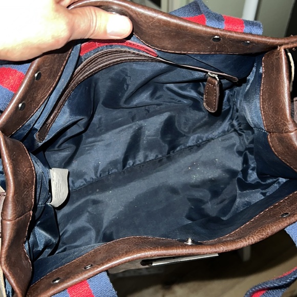 1 hour sale. Tommy Hilfiger, purse, with free red puff keychain - Picture 8 of 12